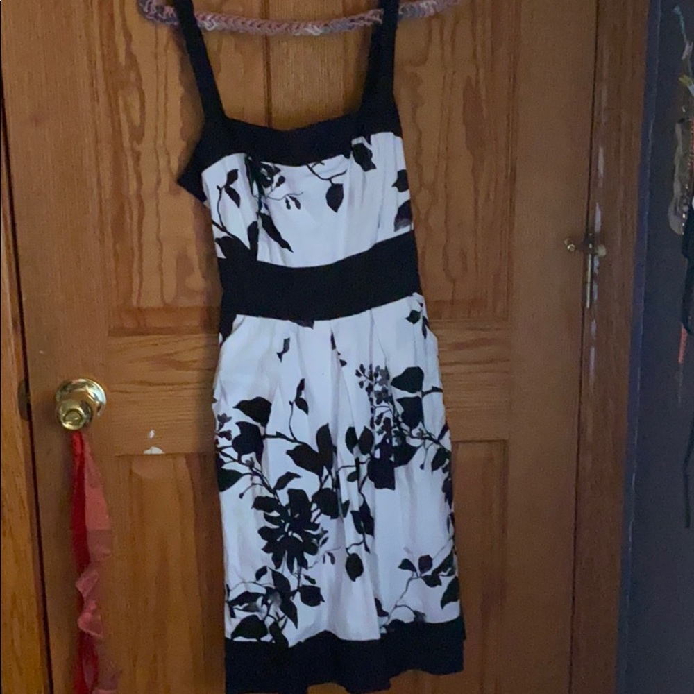 Black and white pocket dress with back tie